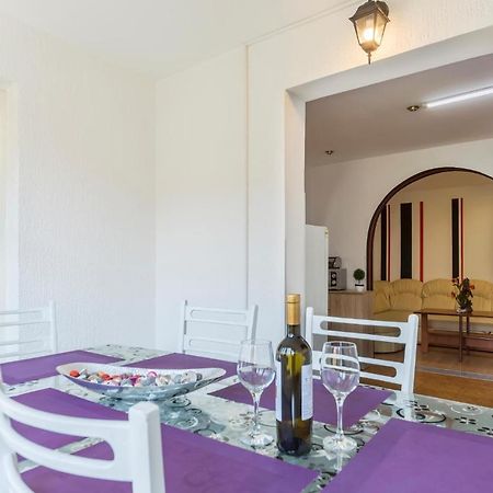 Nice Apartment In Pula With Kitchen Екстериор снимка