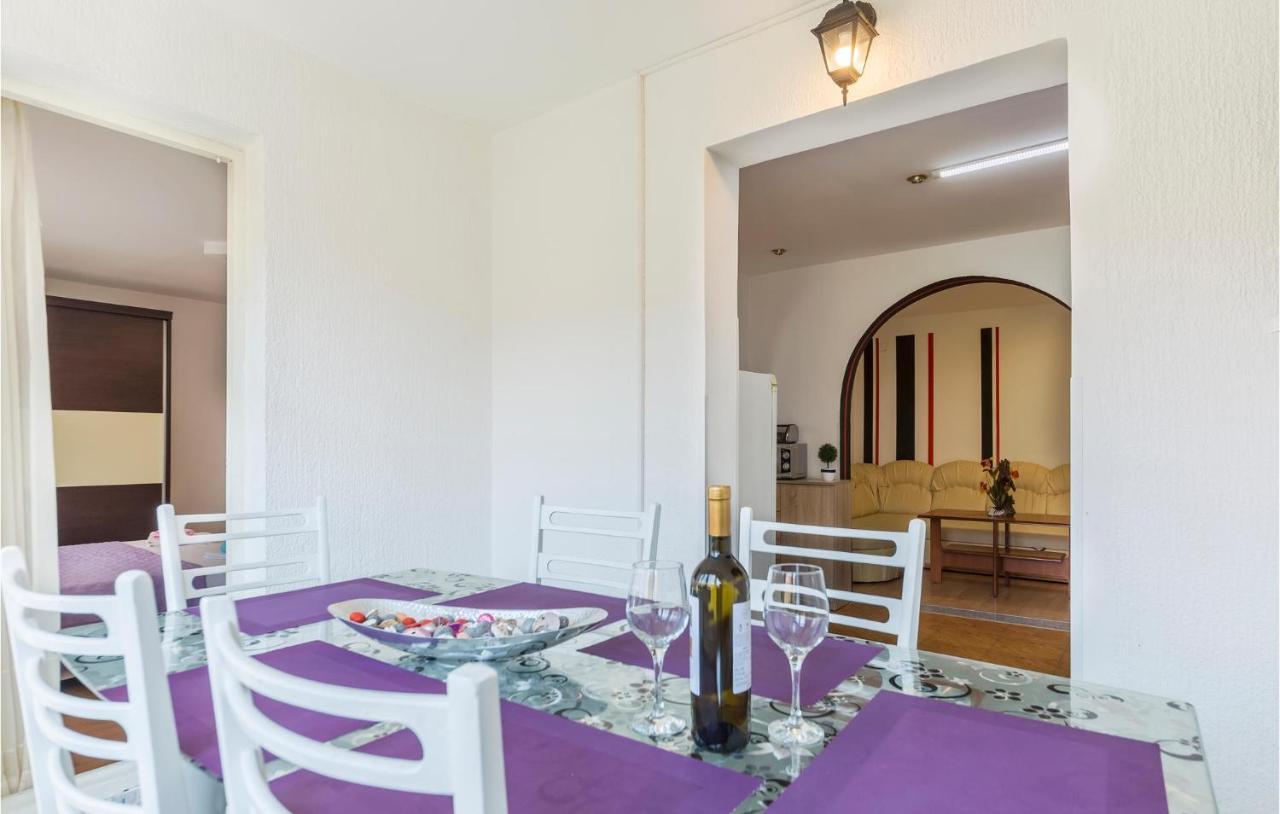 Nice Apartment In Pula With Kitchen Екстериор снимка