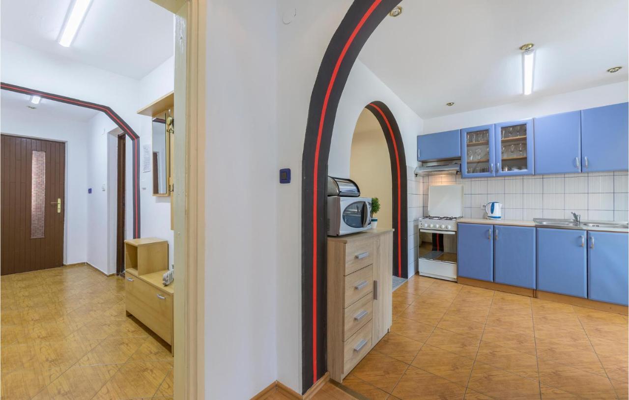 Nice Apartment In Pula With Kitchen Екстериор снимка
