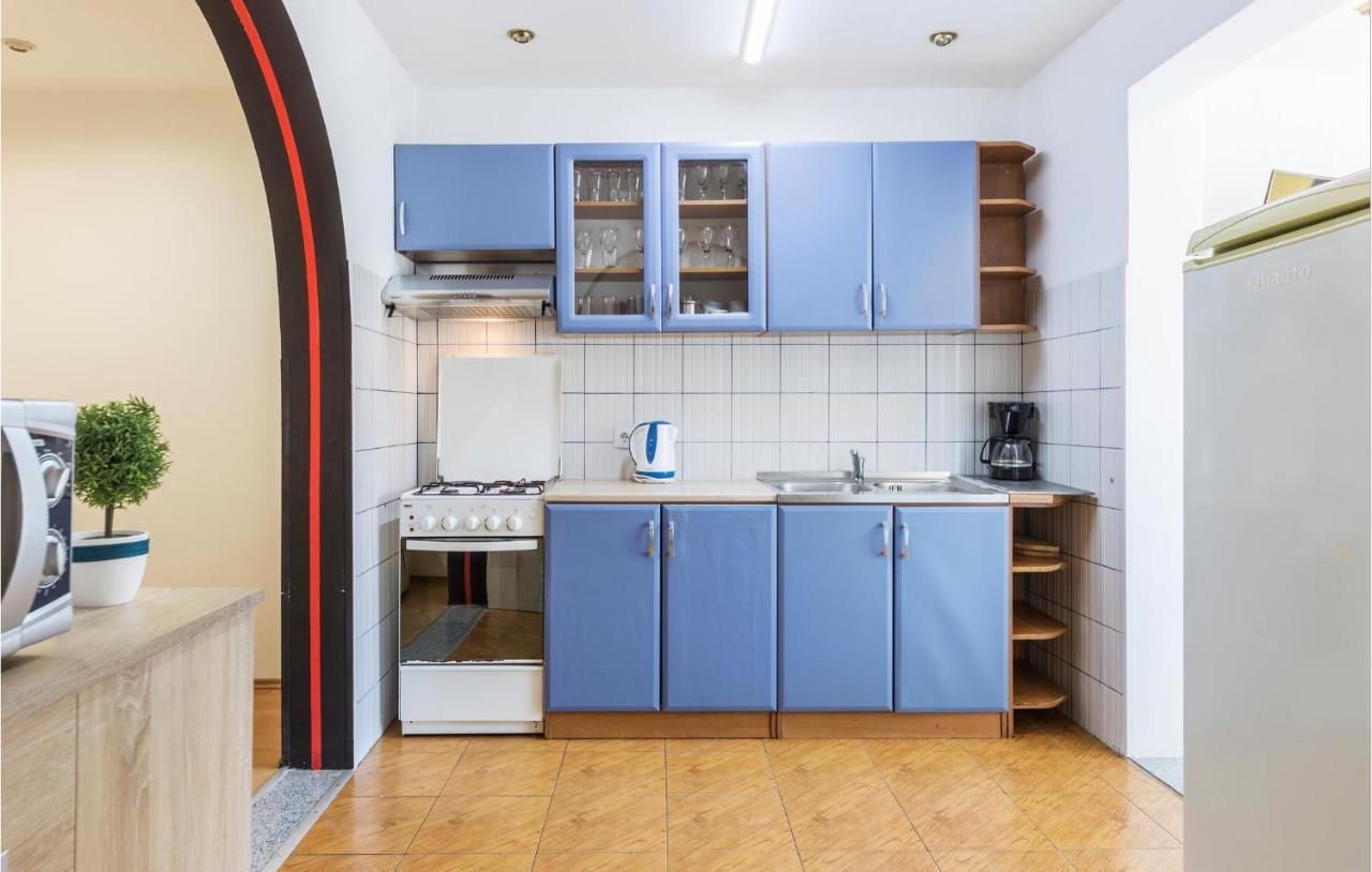 Nice Apartment In Pula With Kitchen Екстериор снимка