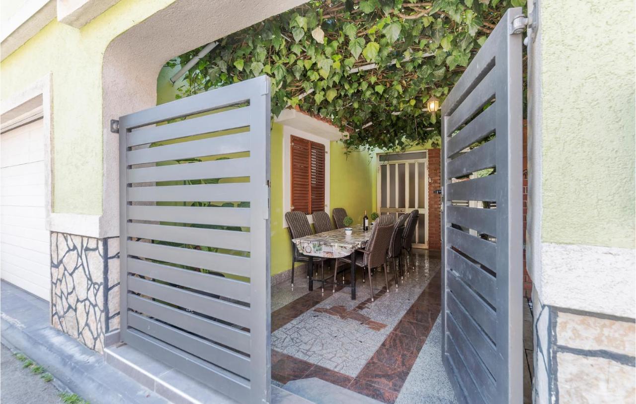 Nice Apartment In Pula With Kitchen Екстериор снимка