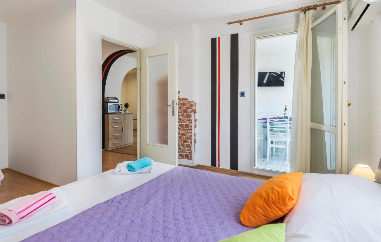 Nice Apartment In Pula With Kitchen Екстериор снимка