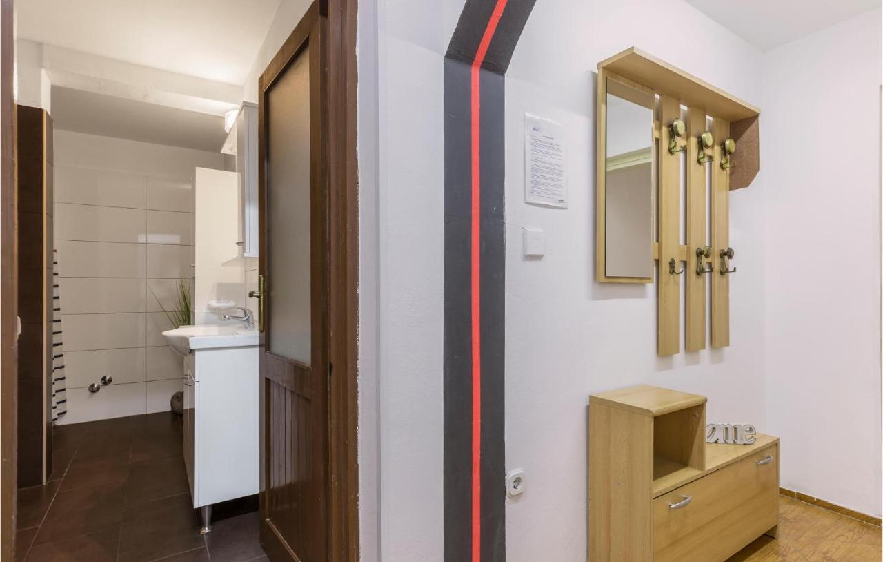 Nice Apartment In Pula With Kitchen Екстериор снимка
