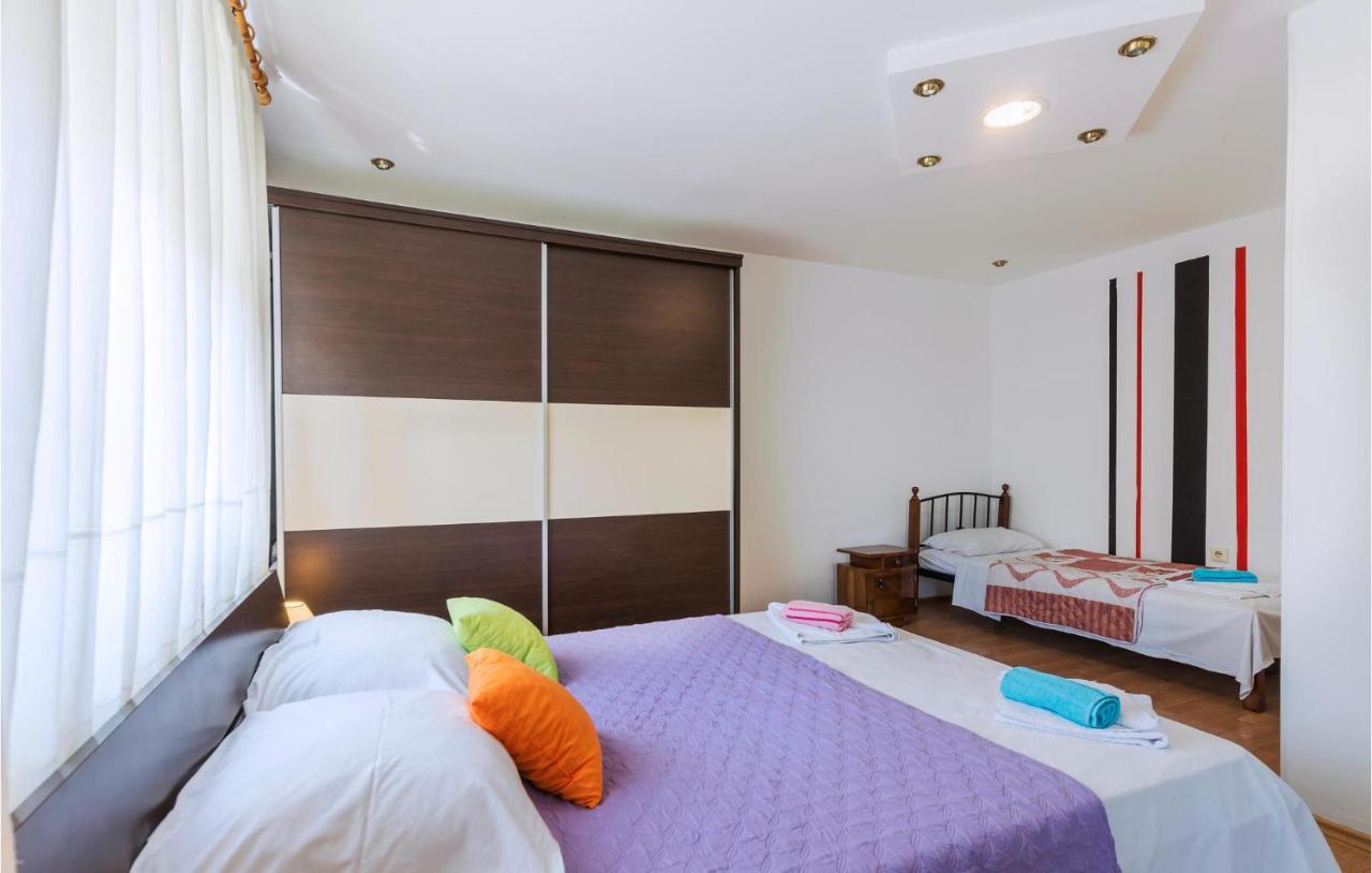 Nice Apartment In Pula With Kitchen Екстериор снимка