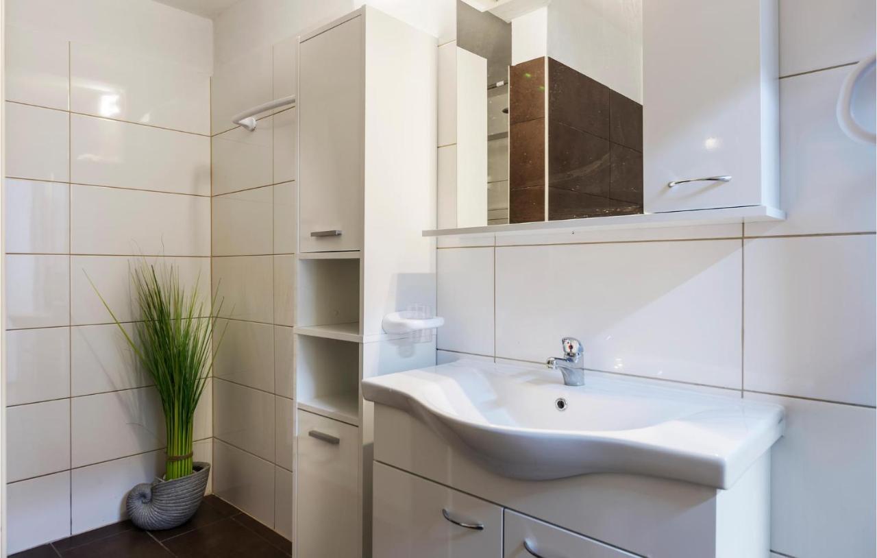 Nice Apartment In Pula With Kitchen Екстериор снимка